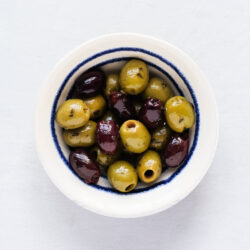 Fines herbes in a bowl